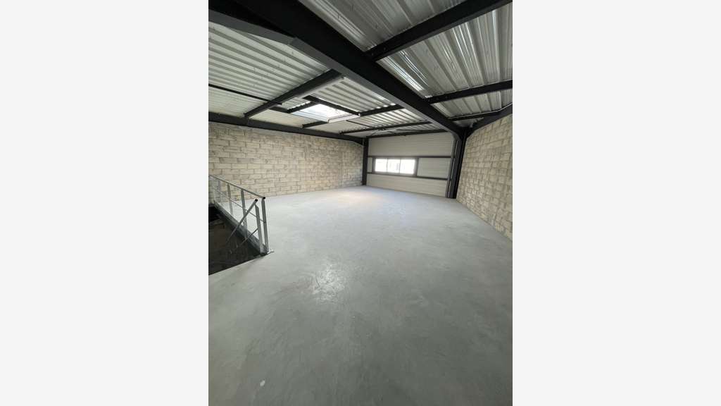 Loue locaux d'activité de 115 ou 160m² RDC Epinay