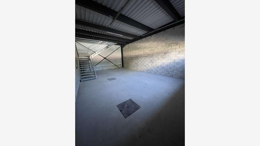 Loue locaux d'activité de 115 ou 160m² RDC Epinay