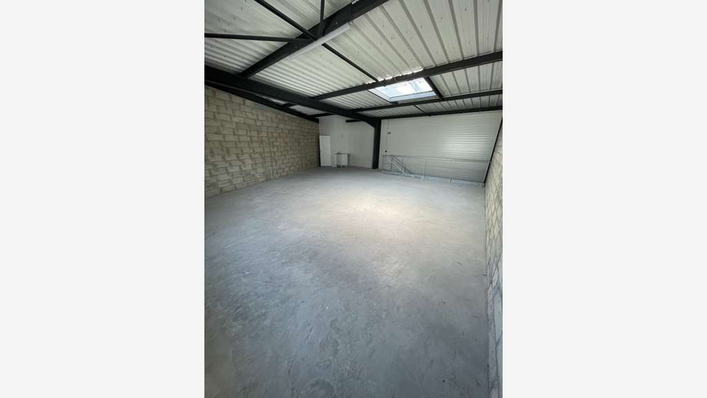 Loue locaux d'activité de 115 ou 160m² RDC Epinay