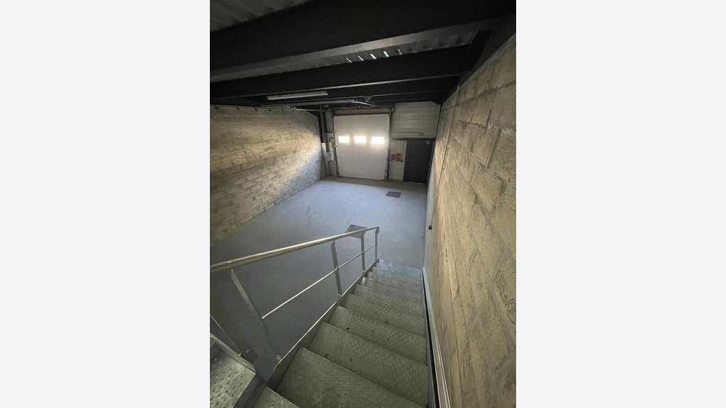 Loue locaux d'activité de 115 ou 160m² RDC Epinay