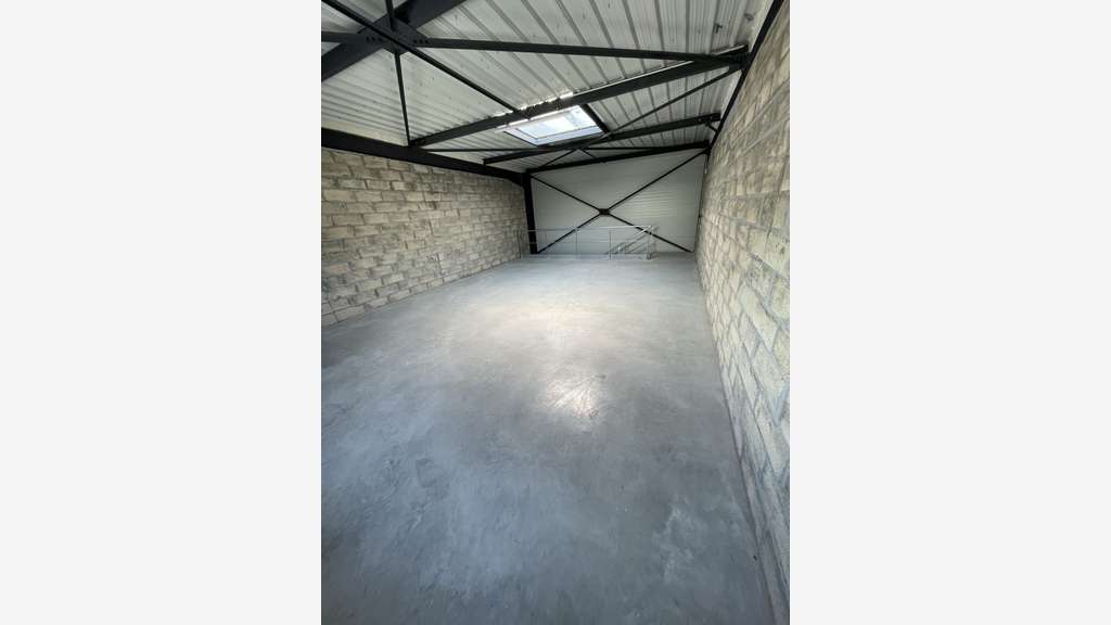 Loue locaux d'activité de 115 ou 160m² RDC Epinay