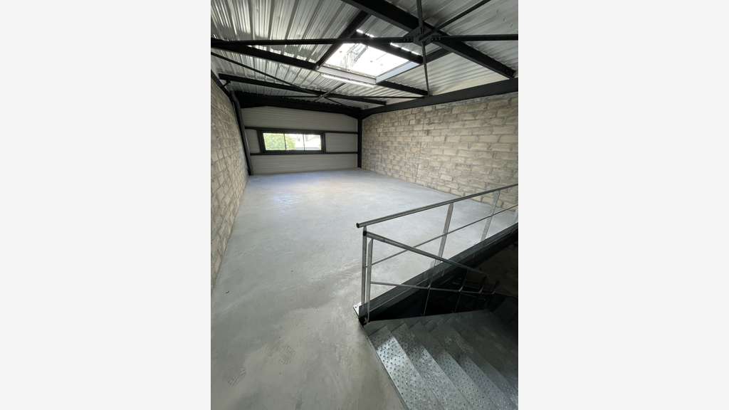Loue locaux d'activité de 115 ou 160m² RDC Epinay
