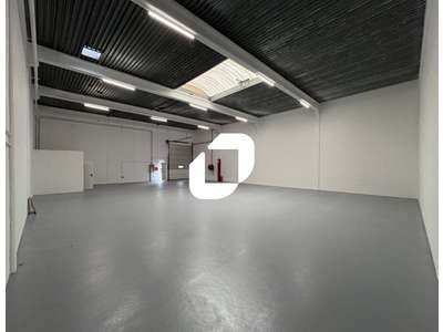 Location Locaux d'activités - Entrepôts à Éragny