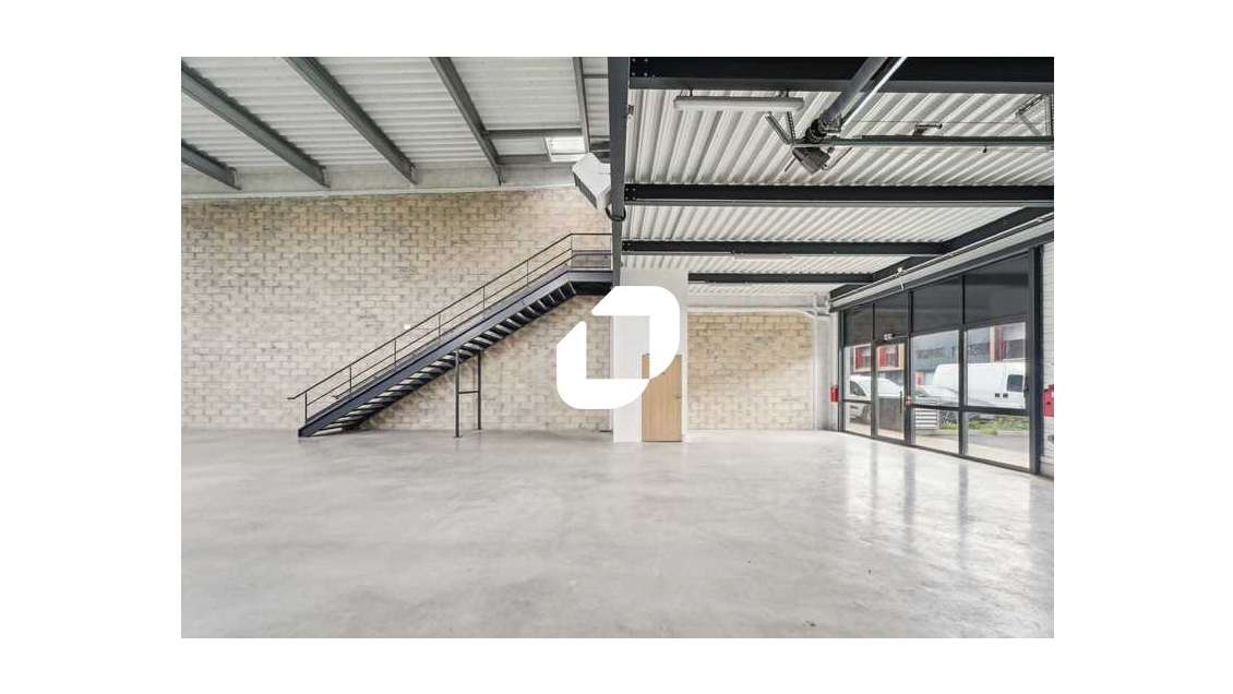 A louer Local d'activité 5666m² Eragny