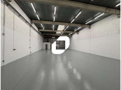 Location Locaux d'activités - Entrepôts à Éragny