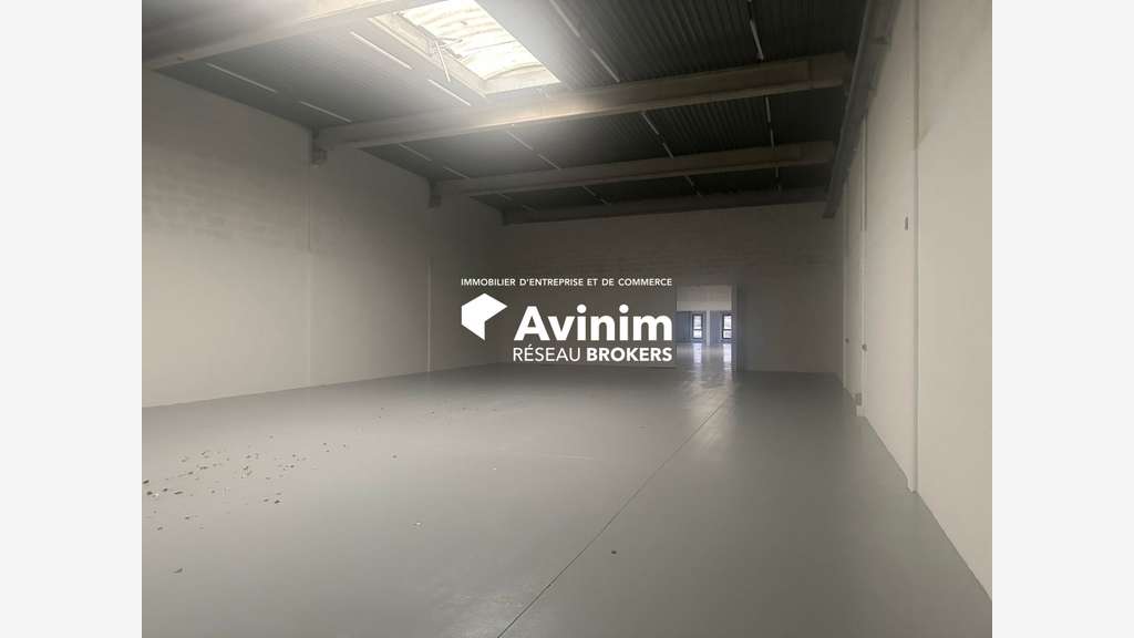 A louer local d'activité 366m² ERP à Éragny