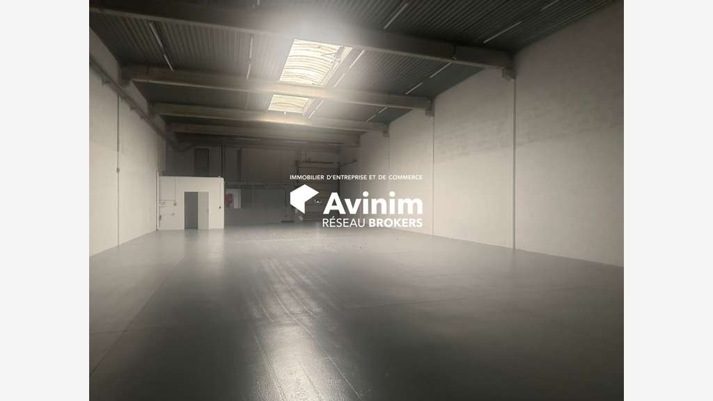 A louer local d'activité 366m² ERP à Éragny