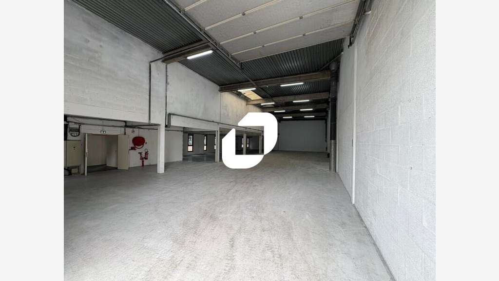 A louer Local d'activité 298m² Eragny