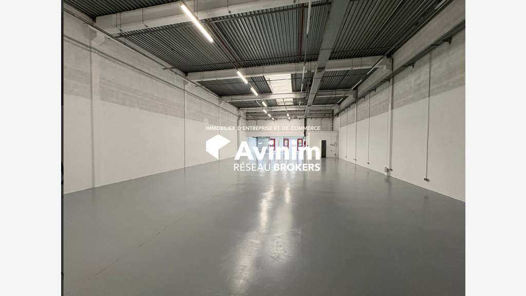 Local d'activité 1094m² à louer à Éragny-sur-Oise