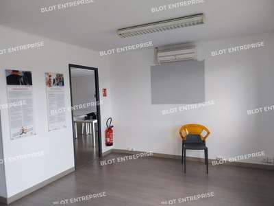 A louer locaux d'activités 563m² à Ergué-Gabéric 