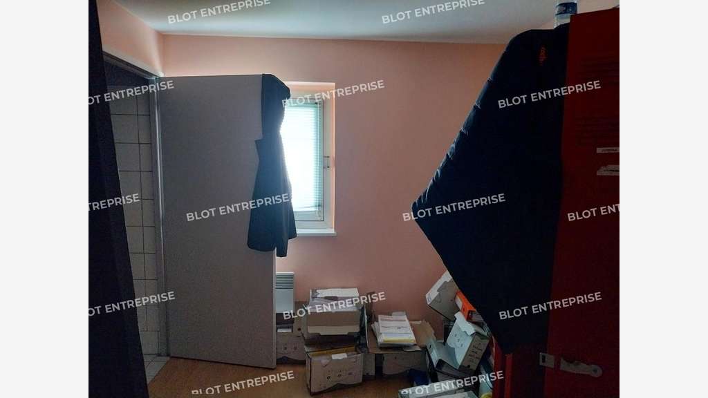 A louer locaux d'activités 563m² à Ergué-Gabéric 