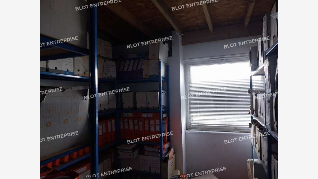 A louer locaux d'activités 563m² à Ergué-Gabéric 