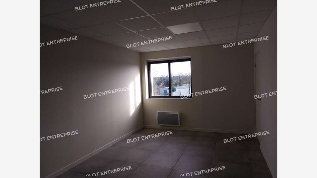 A louer locaux d'activités de 450m² Ergue Gabéric