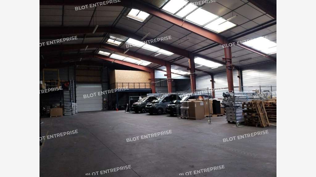 A louer locaux d'activités de 450m² Ergue Gabéric