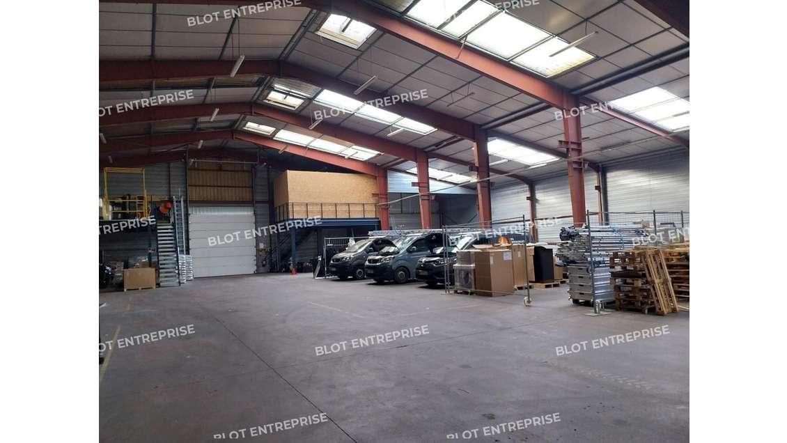 A louer locaux d'activités de 450m² Ergue Gabéric
