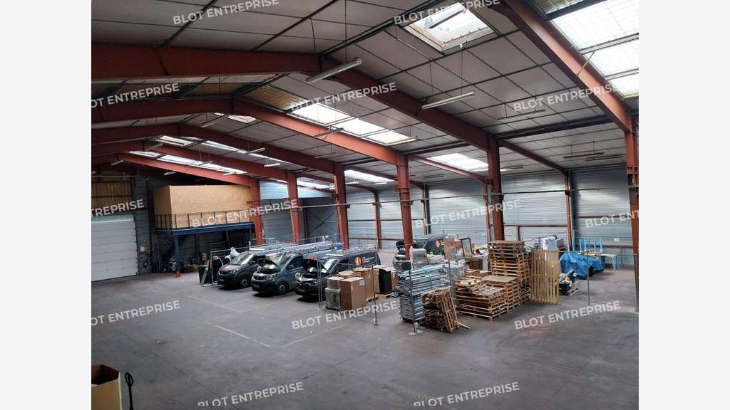 A louer locaux d'activités de 450m² Ergue Gabéric