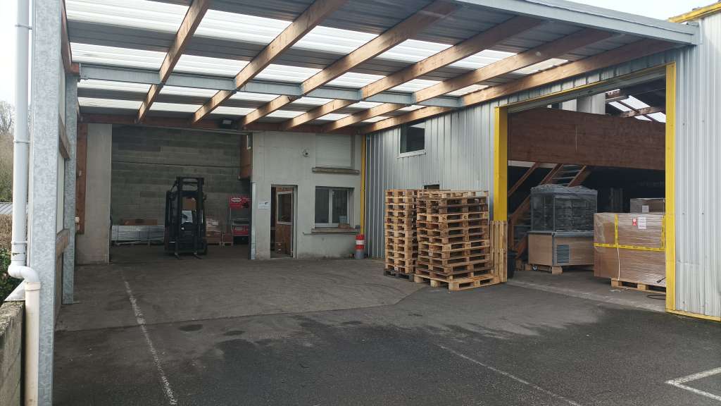 A louer local d'activité 225m² Ergué-Gabéric RN165