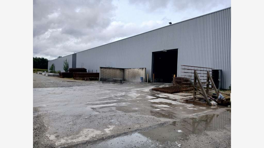 Location locaux d'activité 2000m² ZI Étrelles A84