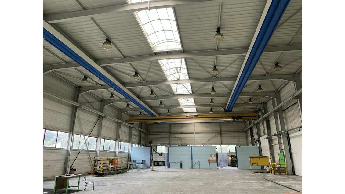 A louer local 1000m² accès poids lourds à Étupes 