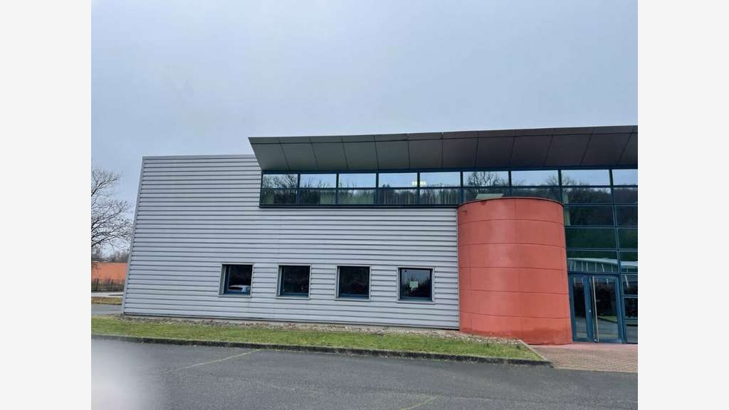 A louer local d'activité 2100m² Étupes empl strat