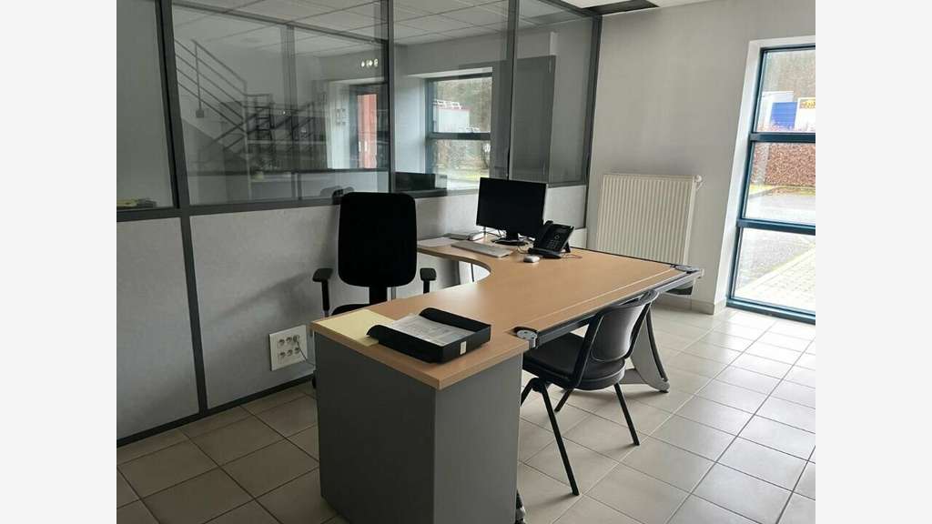 A louer local d'activité 2100m² Étupes empl strat