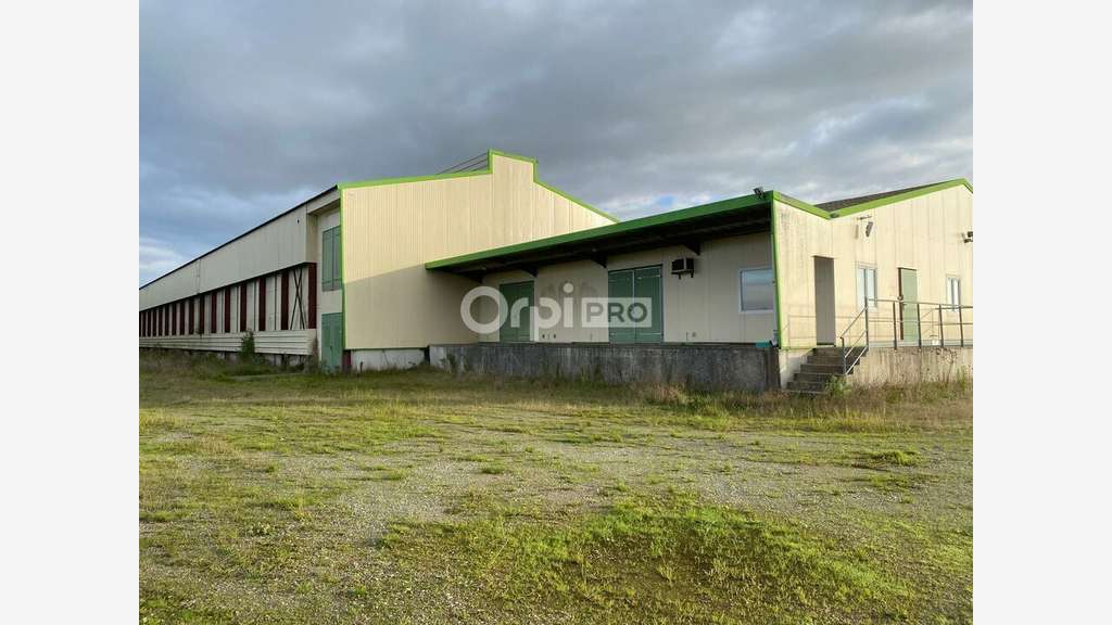 A louer entrepôts 2100m² empl stratégique Evellys