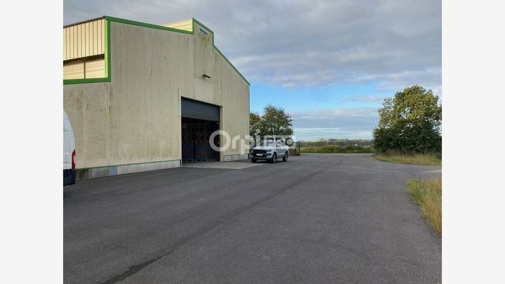 A louer entrepôts 2100m² empl stratégique Evellys