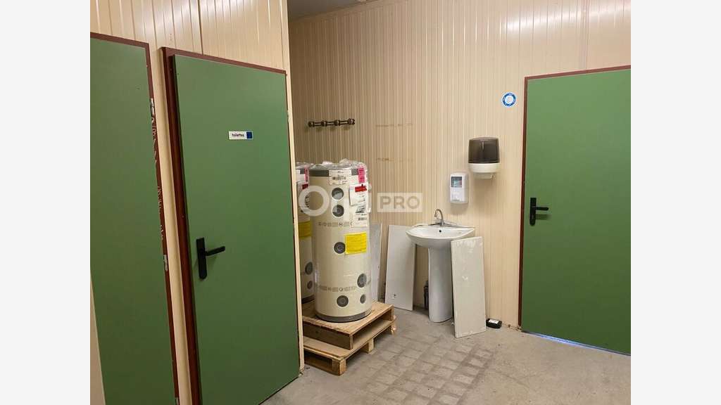 A louer entrepôts 2100m² empl stratégique Evellys