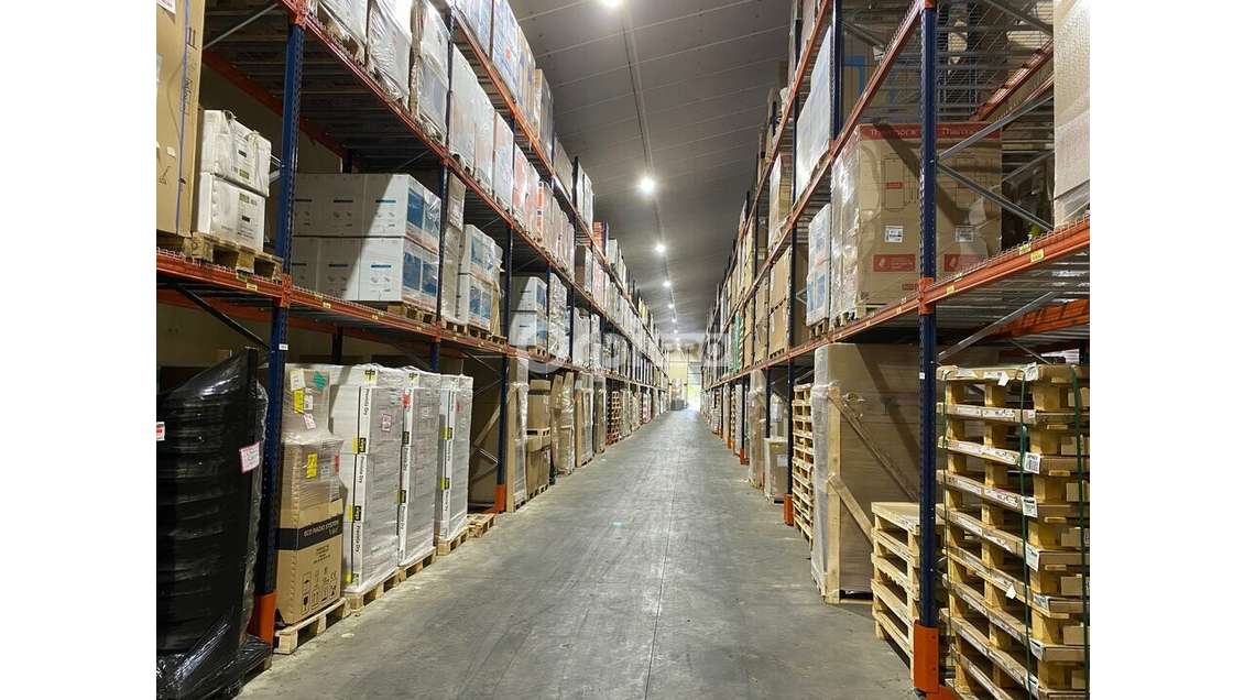 A louer entrepôts 2100m² empl stratégique Evellys