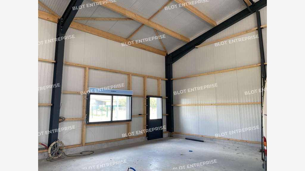 A louer locaux d'activités 125m² ZA d'Évran