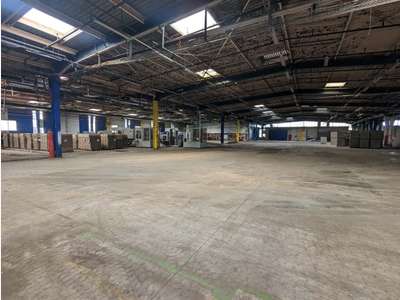 À vendre entrepôt Logistique de 3 200m² à Évreux