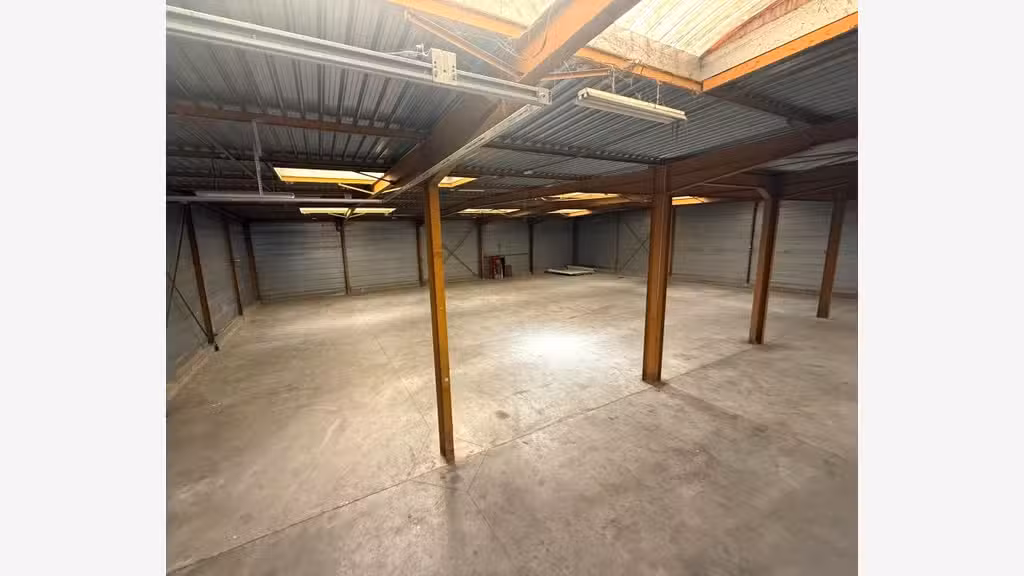 A louer local d'activités 1500m² Empl idéal Évreux