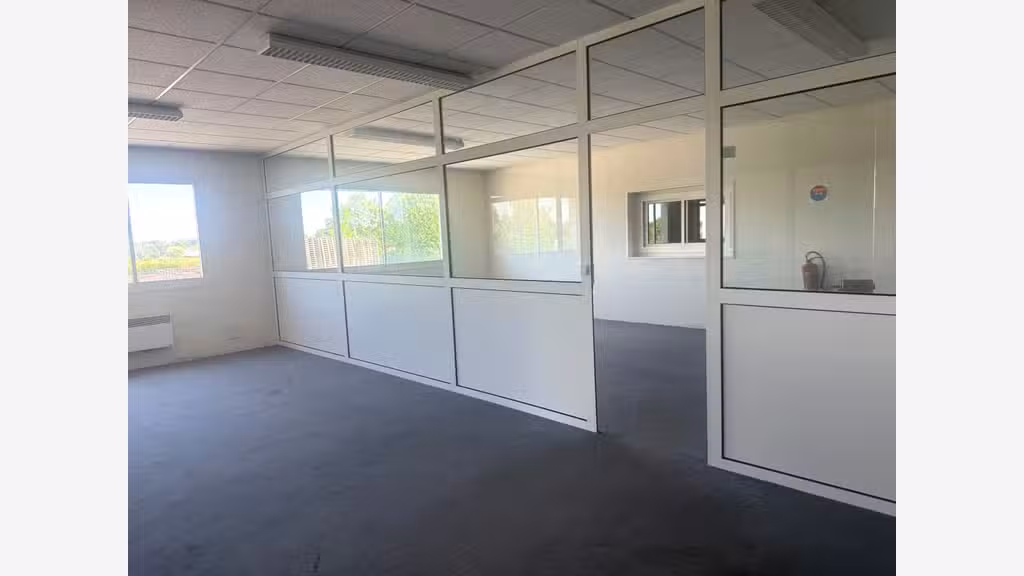 A louer local d'activités 1500m² Empl idéal Évreux