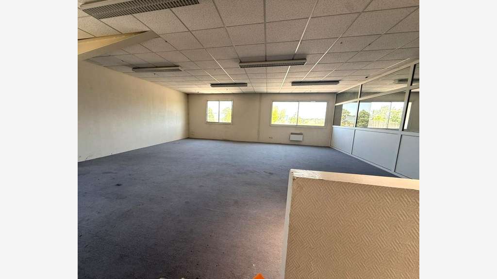 A louer local d'activités 1500m² Empl idéal Évreux