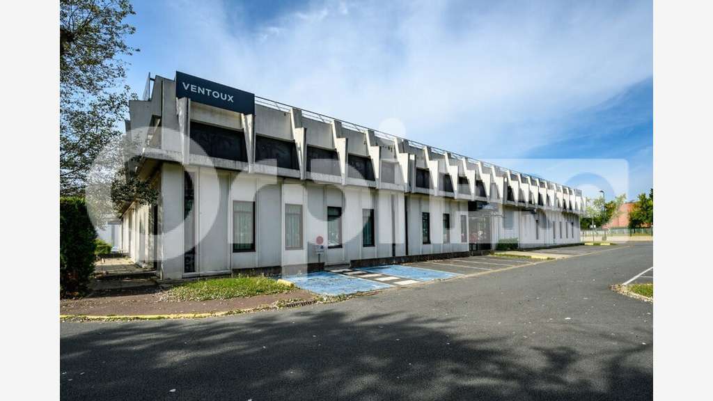 Local d'activités 788m² à louer Evry Courcouronnes