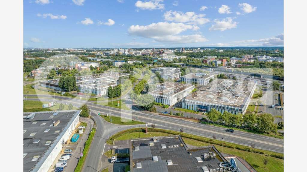 Local d'activités 788m² à louer Evry Courcouronnes