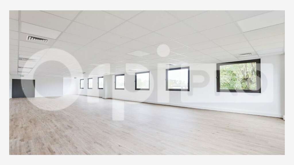 Local d'activités 788m² à louer Evry Courcouronnes