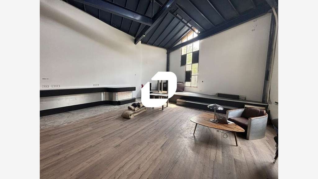 A louer Local d'activité 110m² Evry courcouronnes