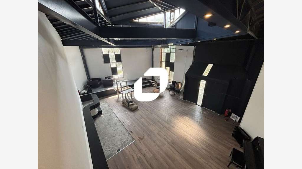 A louer Local d'activité 110m² Evry courcouronnes