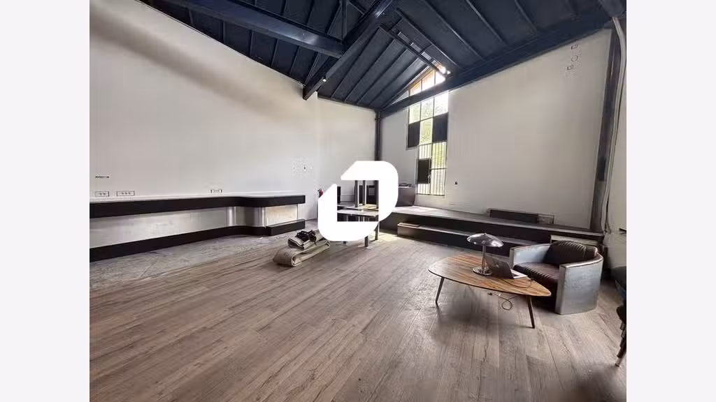 A louer Local d'activité 110m² Evry courcouronnes