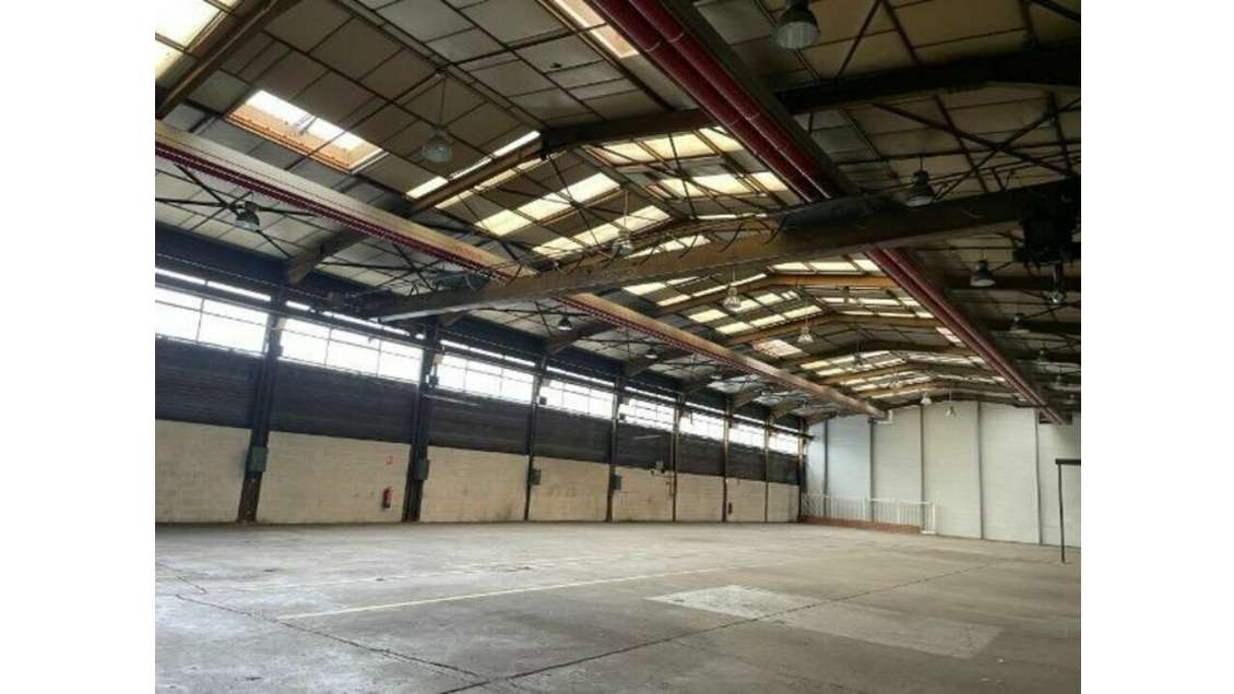 Local d'activité 3178m² à louer à Exincourt