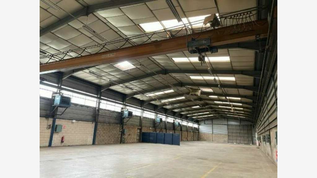 Local d'activité 3178m² à louer à Exincourt