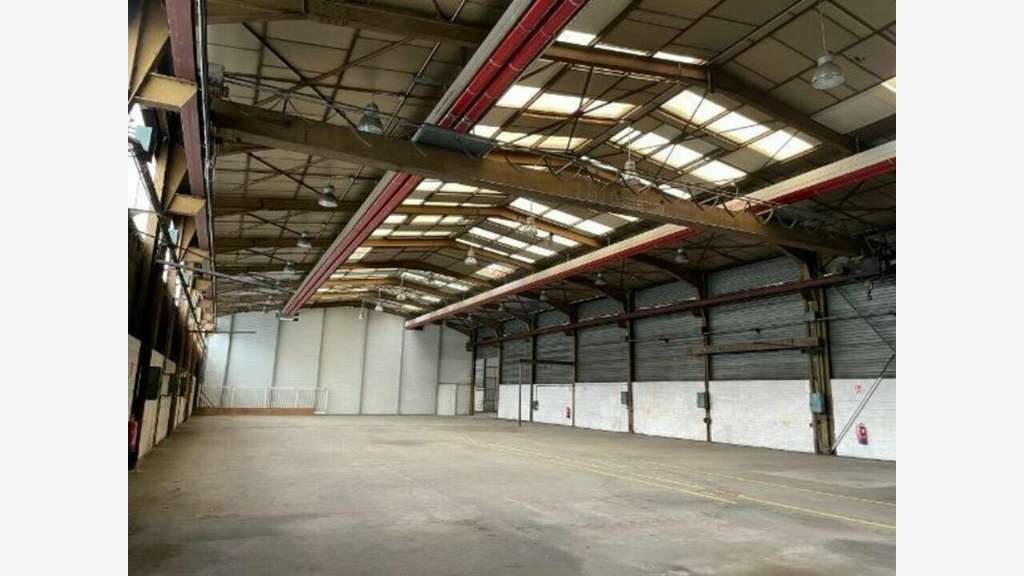 Local d'activité 3178m² à louer à Exincourt