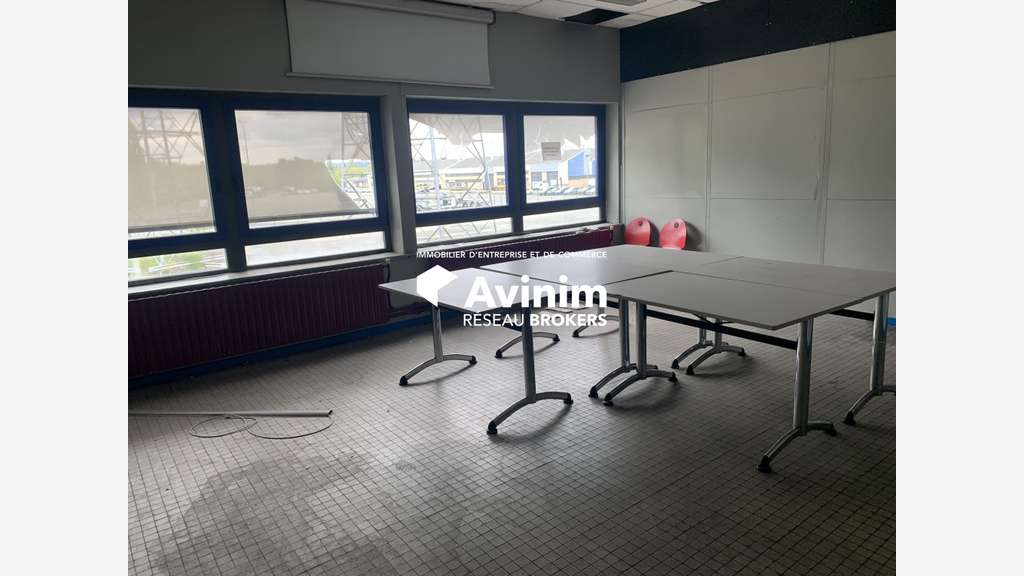 A louer locaux de 74 450m² divisibles à Exincourt