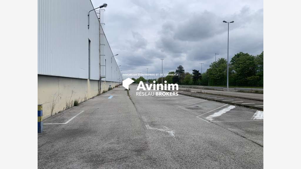A louer locaux de 74 450m² divisibles à Exincourt