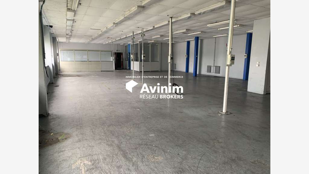 A louer locaux de 74 450m² divisibles à Exincourt