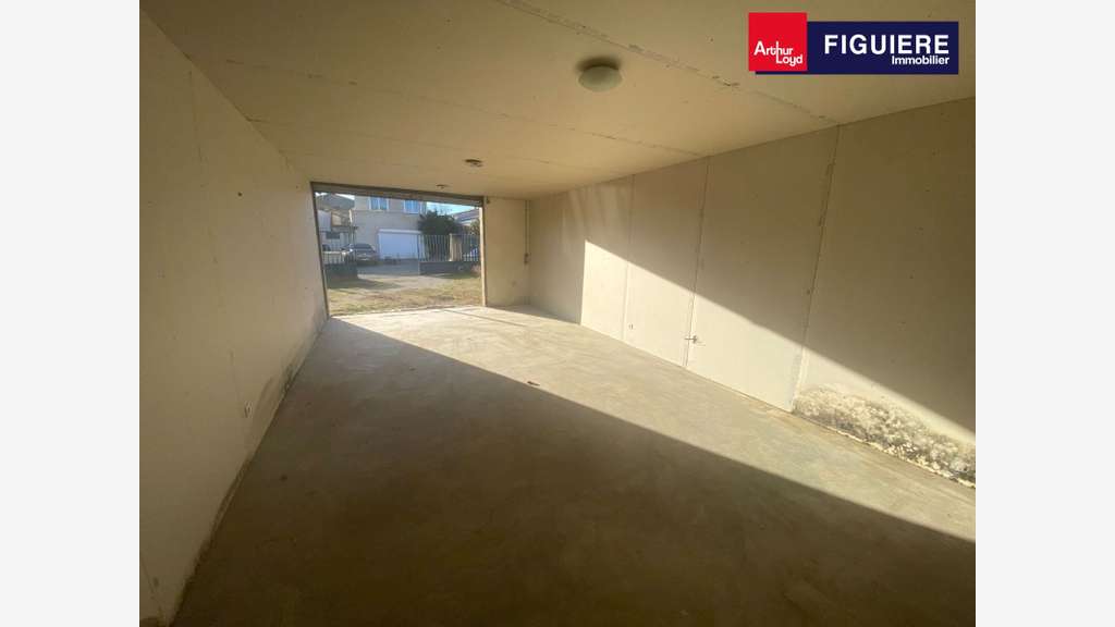 Local d'activités à louer de 39m² à Eyguieres