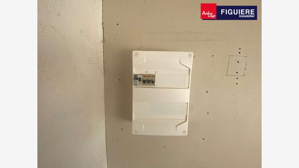 Local d'activités à louer de 39m² à Eyguieres