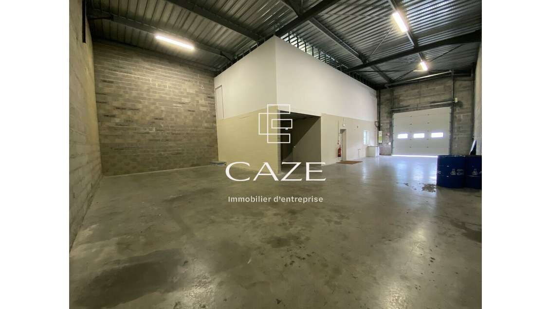 Local d'activité 286m² à louer à Eysines