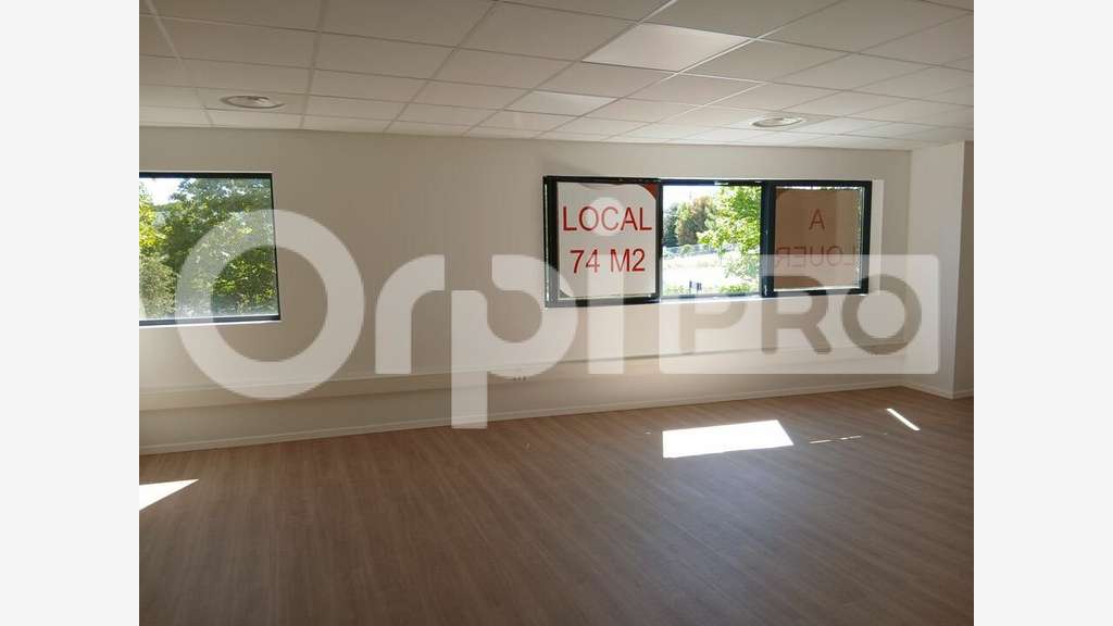 Beaux bureaux 74m² état neuf à louer à Fabrègues